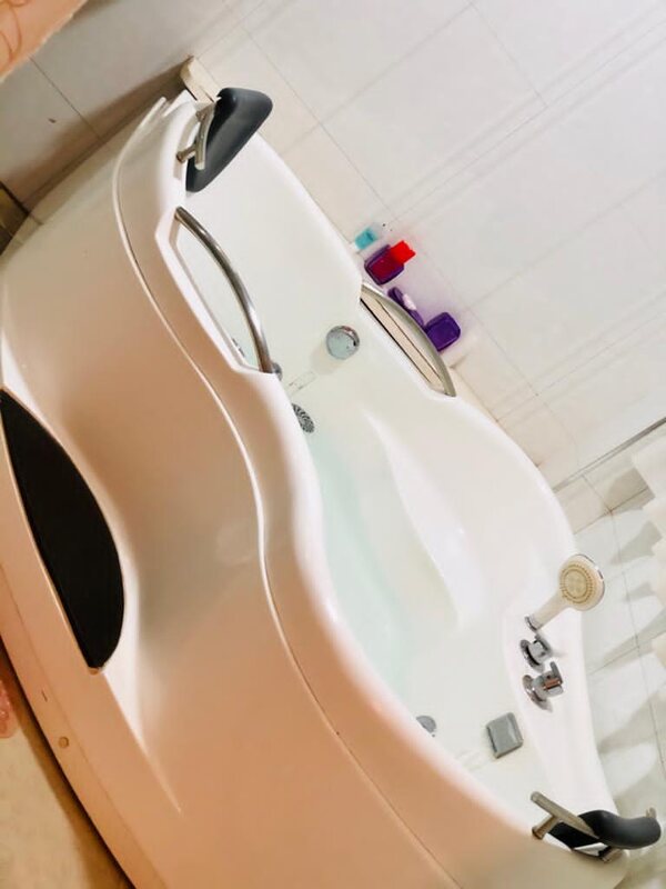 Spa jacuzzi tub