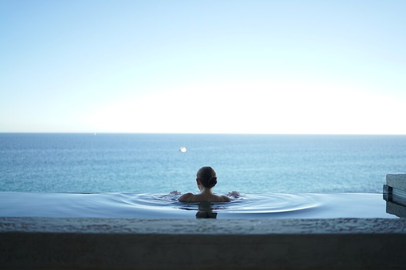 Endless water surface